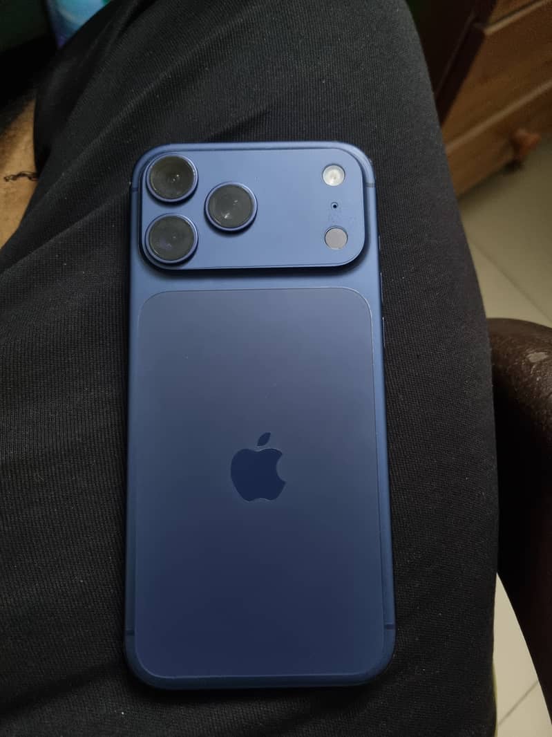 Apple iPhone 17 Pro Max 4
