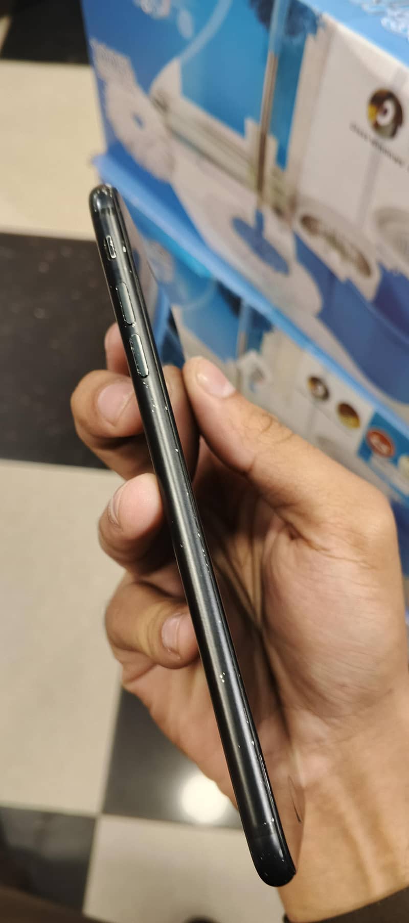 Apple iPhone 7 Plus 5