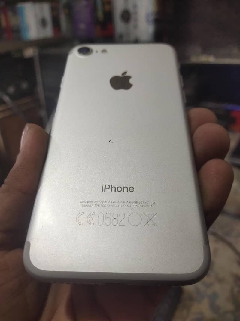 Apple iPhone 7 0