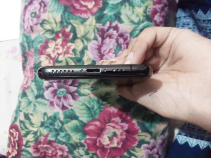iphone xs 4