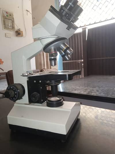 binocular microscope