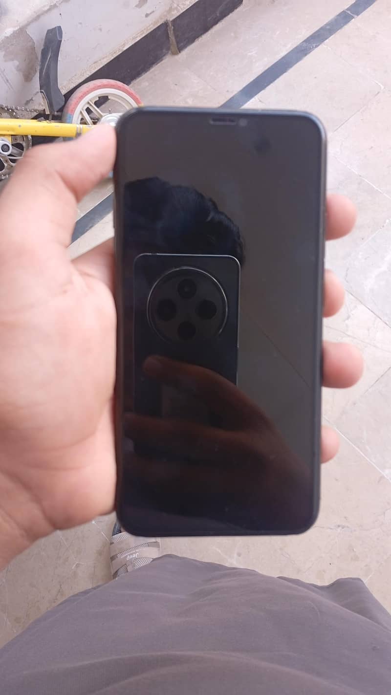 Apple iPhone 11 Pro Max 3