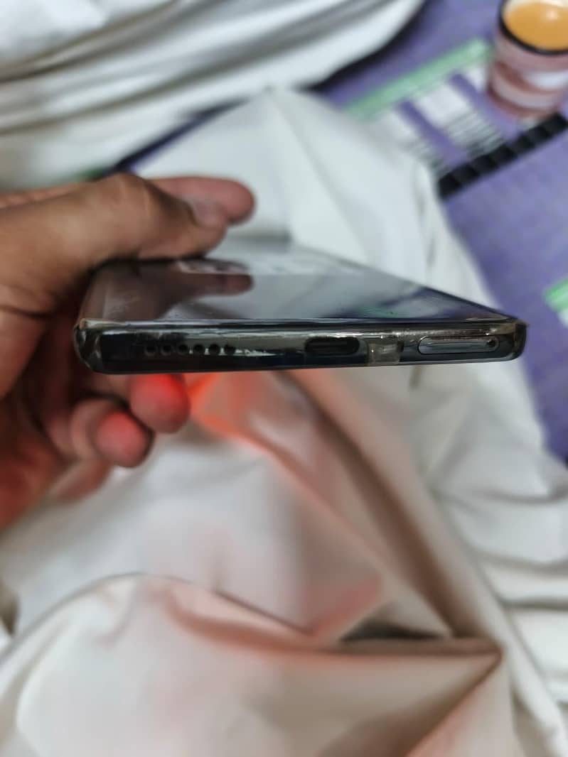 Camon 40 pro 256 1