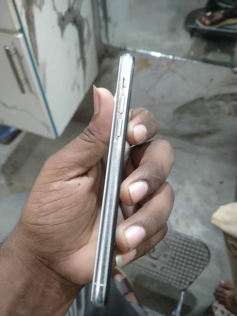 Apple iPhone X 6