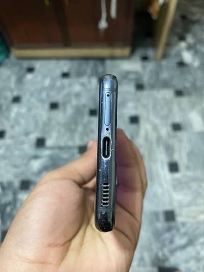 Samsung Mobile S21 only minor shade in screen rest all ok