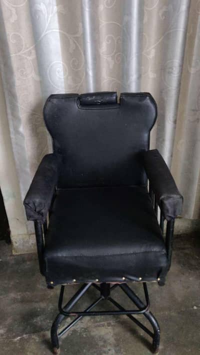 saloon chair for sale in Wahcantt