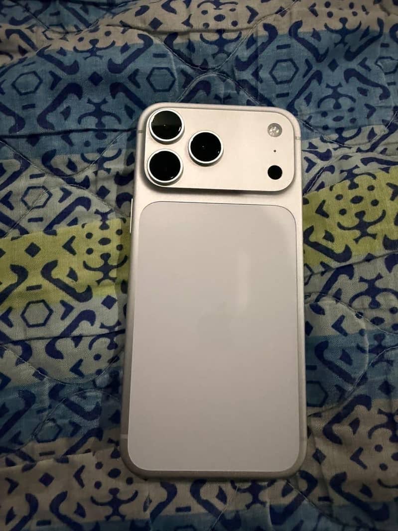 Apple iPhone 17 Pro Max 0