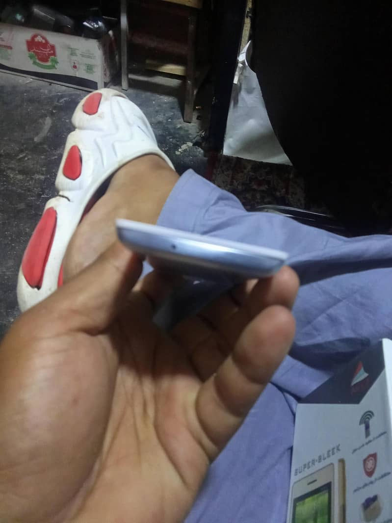 QMobile E3 9