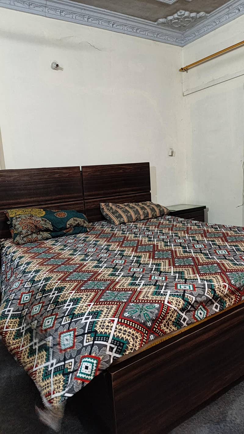 BED WITH 2 SIDE TABELS 0
