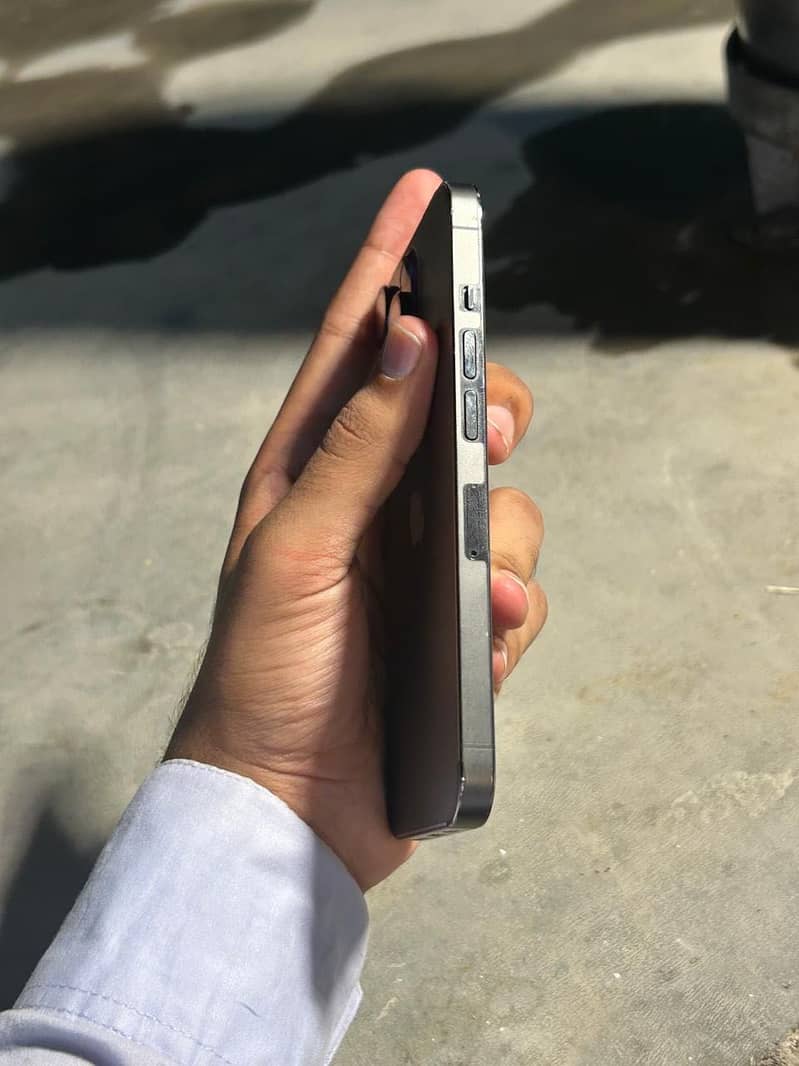 Apple iPhone 13 Pro 2