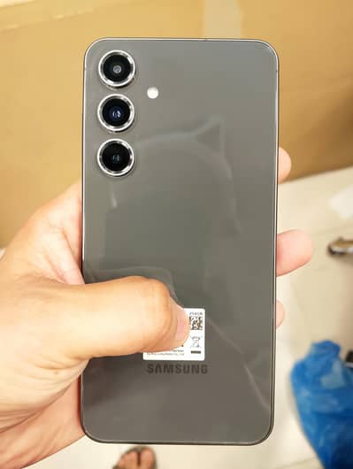 Samsung Mobile S24 fE