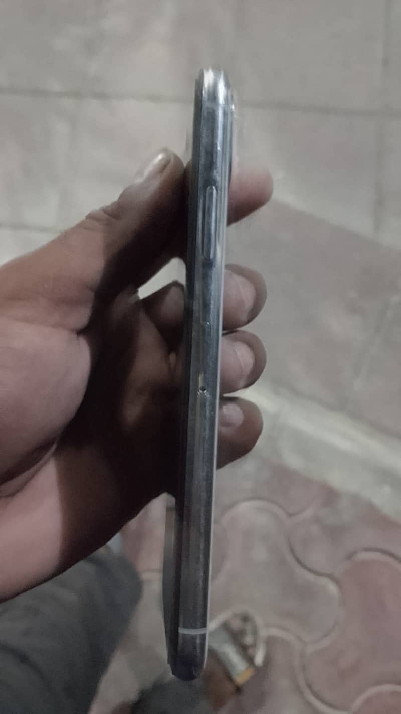 Apple iPhone X 3