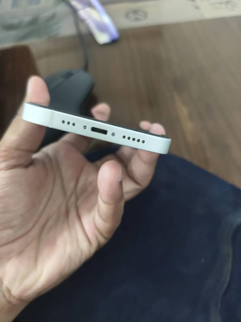 Apple iPhone 13 2