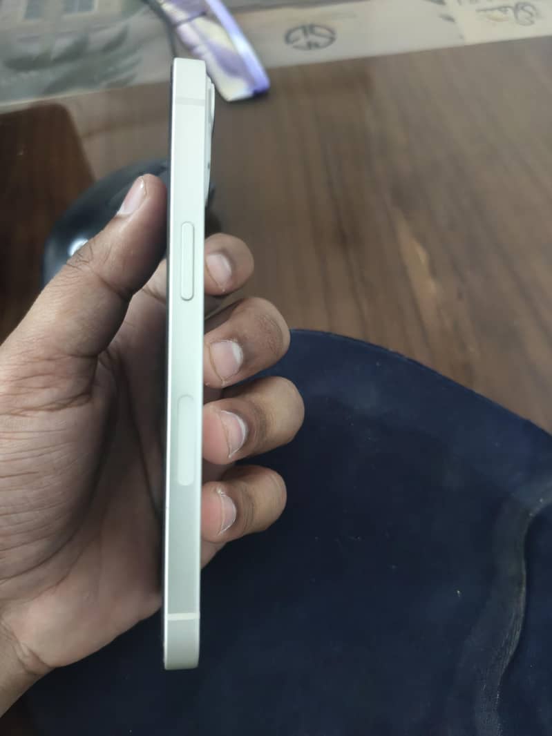 Apple iPhone 13 5