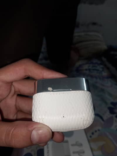 withbox,Buds Pro5,white color,used3month,with accessories,