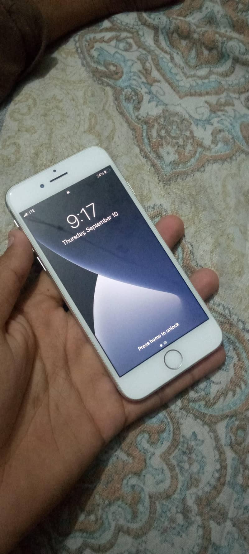 Apple iPhone 7 0
