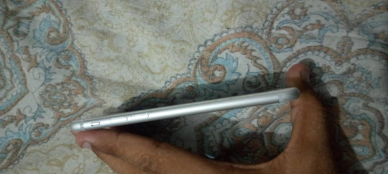 Apple iPhone 7 3