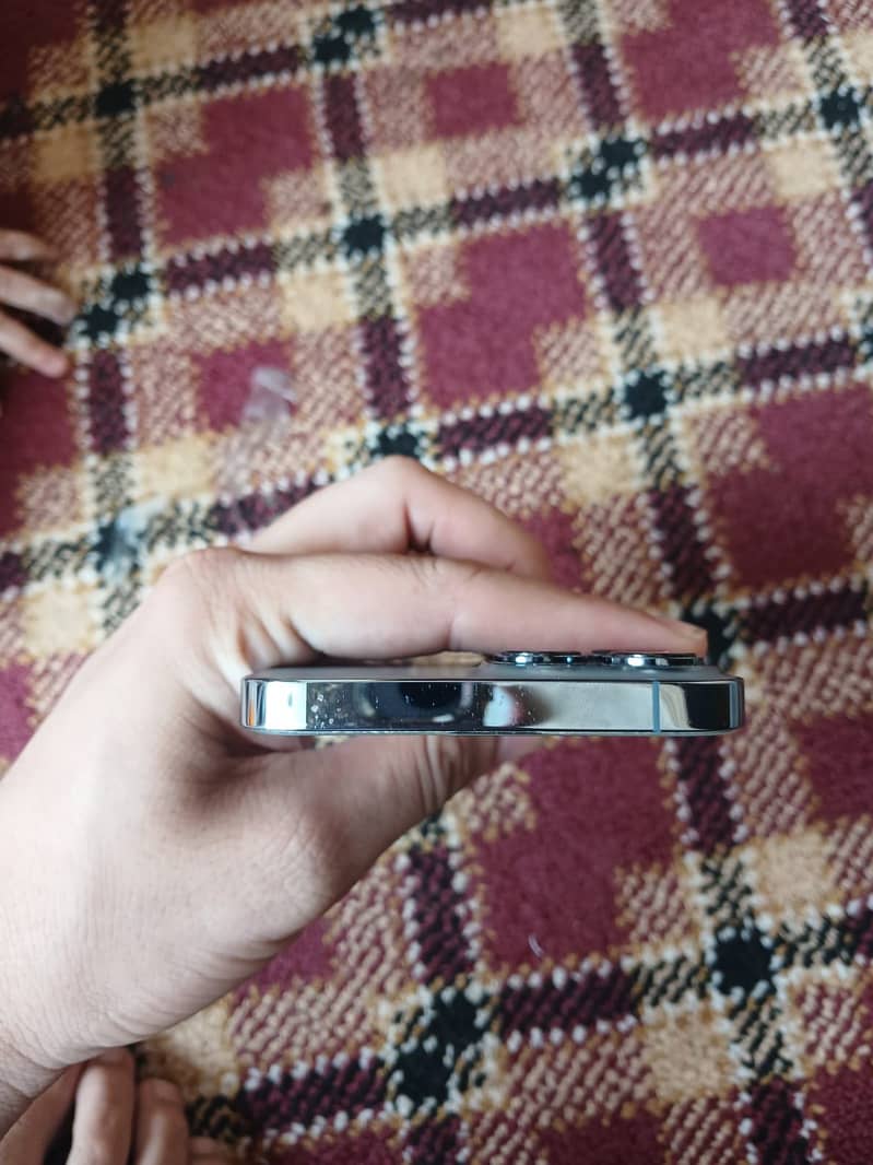 Apple iPhone 13 Pro Max 4