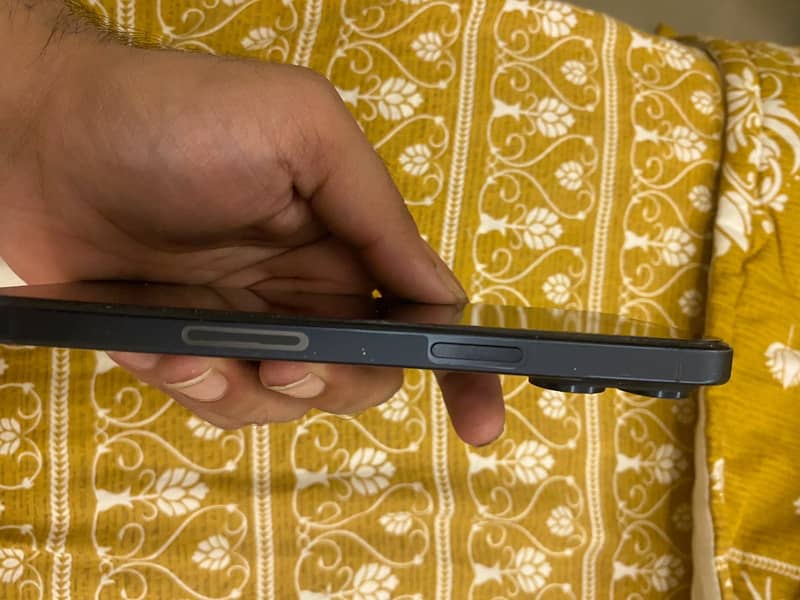 Apple iPhone 15 Pro Max 2