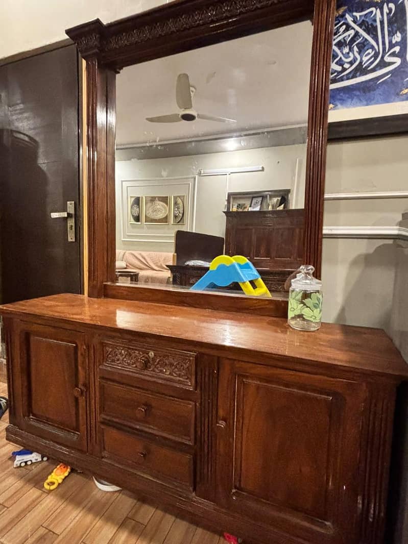 dressing table 10/10 condition 9
