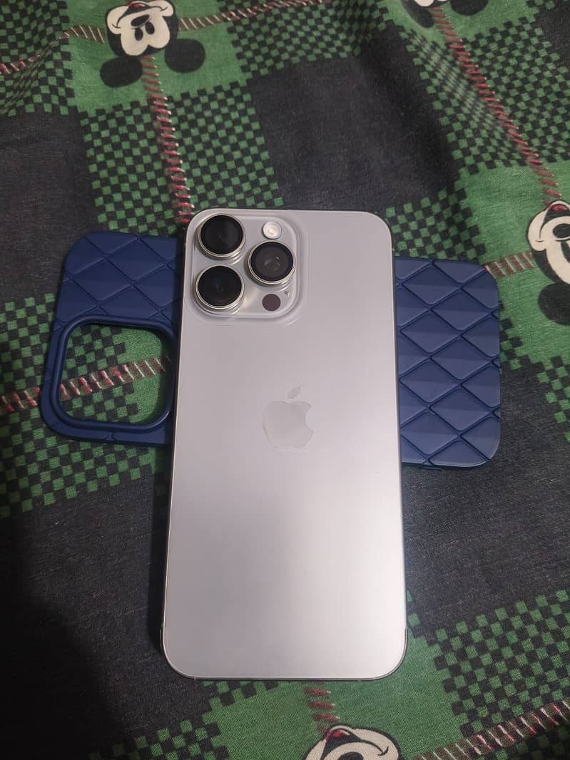 Apple iPhone 15Pro Max 3