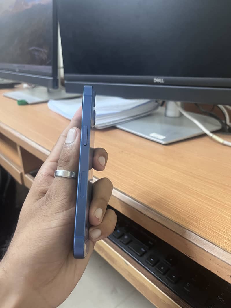 Apple iPhone 13 4