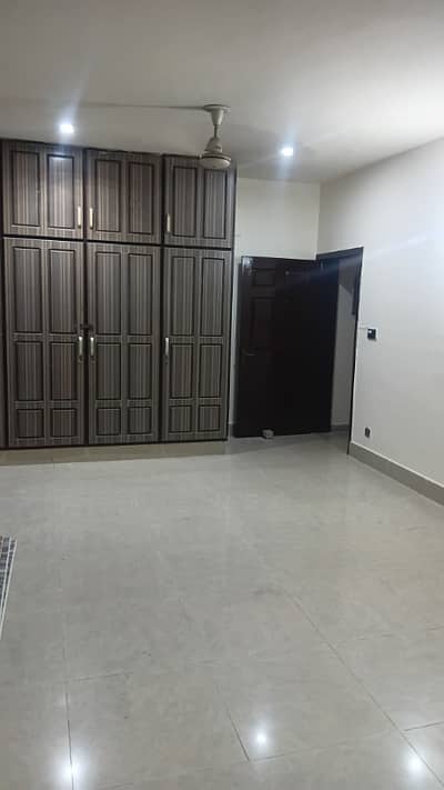 10 Marla Upper portion Available For Rent At Raceviw Park Opposite Service Hospital jail road