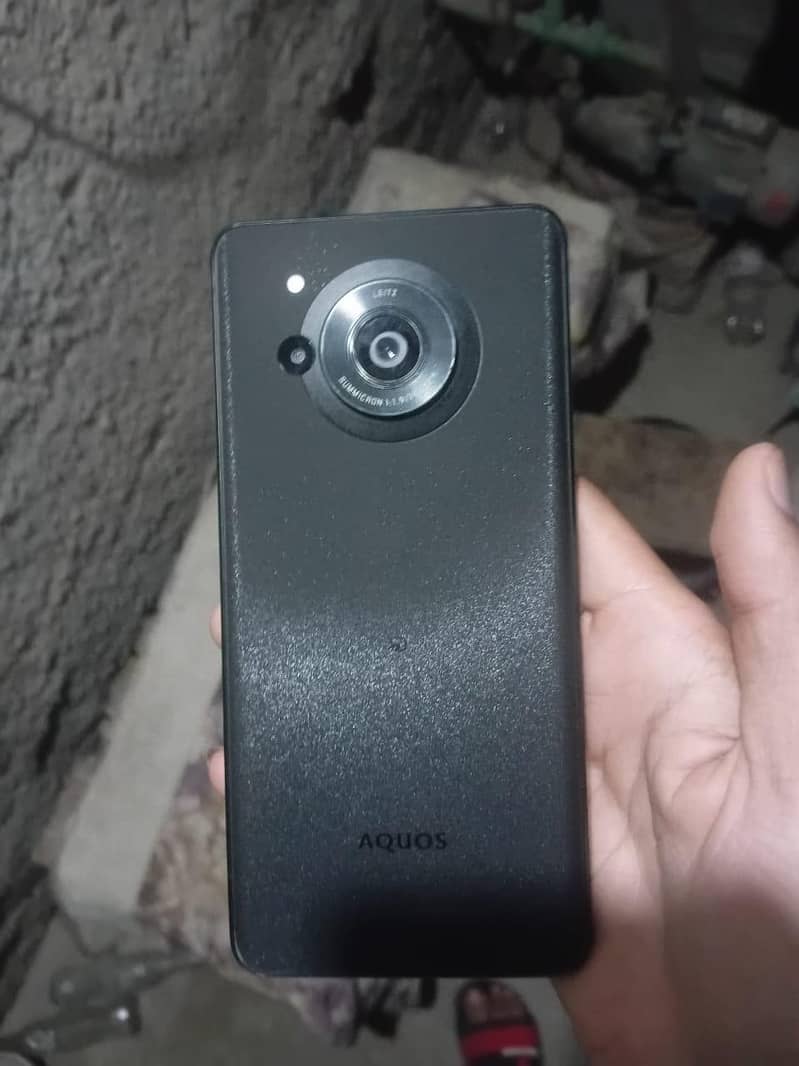 Sharp Aquos R7 0