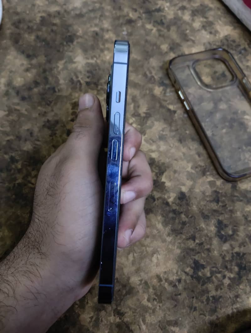 Apple iPhone 13 Pro 4