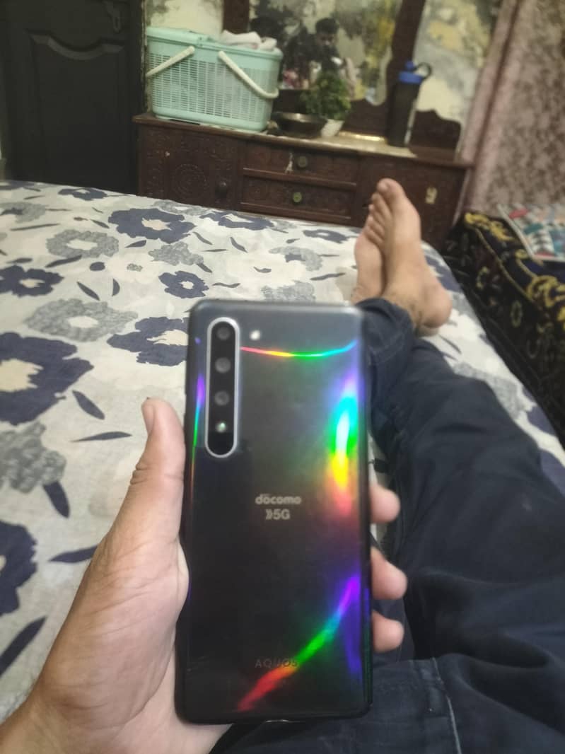 Sharp Aquos R5G 0