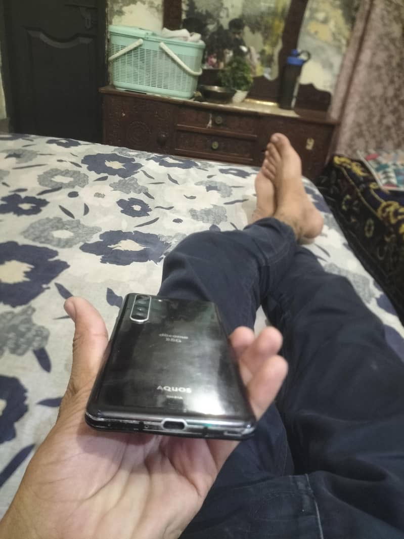 Sharp Aquos R5G 3