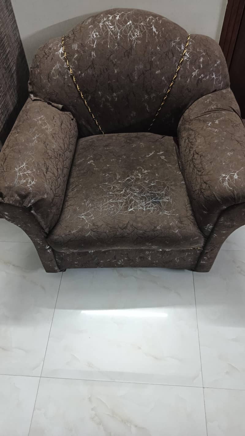 2 sofa set. . 6 piece 3