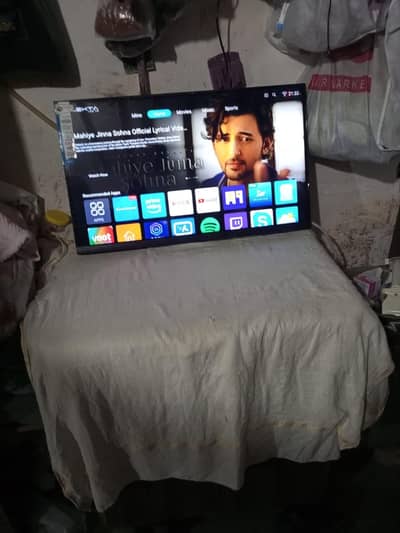 32 inch LCD