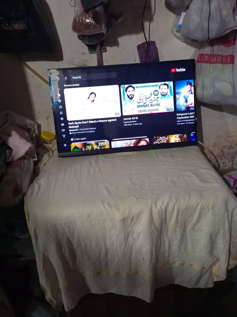 32 inch LCD 3
