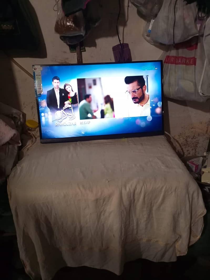 32 inch LCD 6