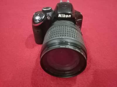 Nikon DSLR Camera + Nikon 18-105mm VR Lens | Battery, Charger & Bag