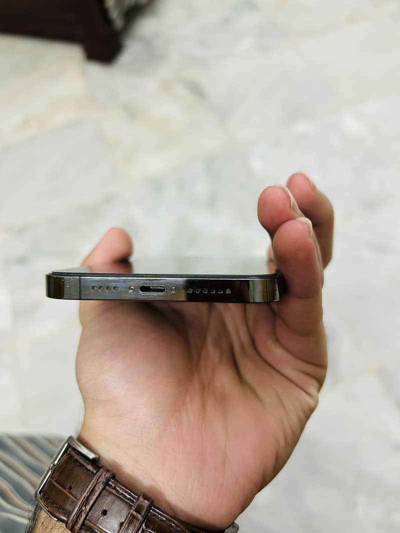 Apple iPhone 13 Pro Max 2