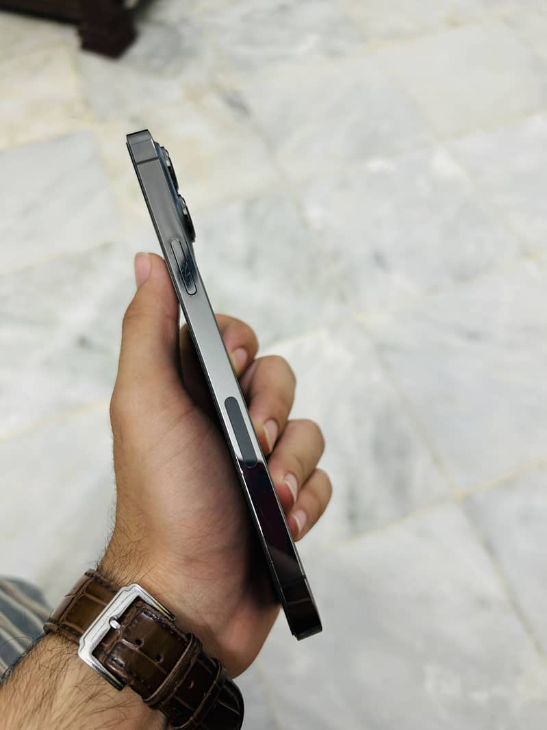 Apple iPhone 13 Pro Max 4