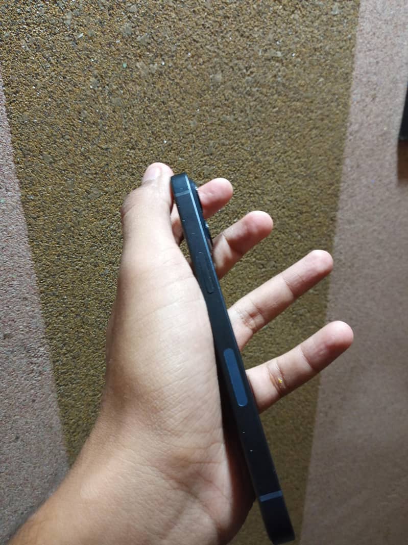 Apple iPhone 13 2