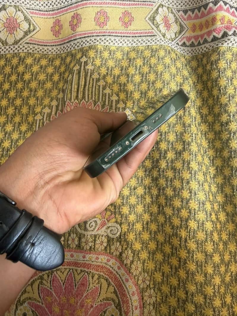 Apple iPhone 13 1
