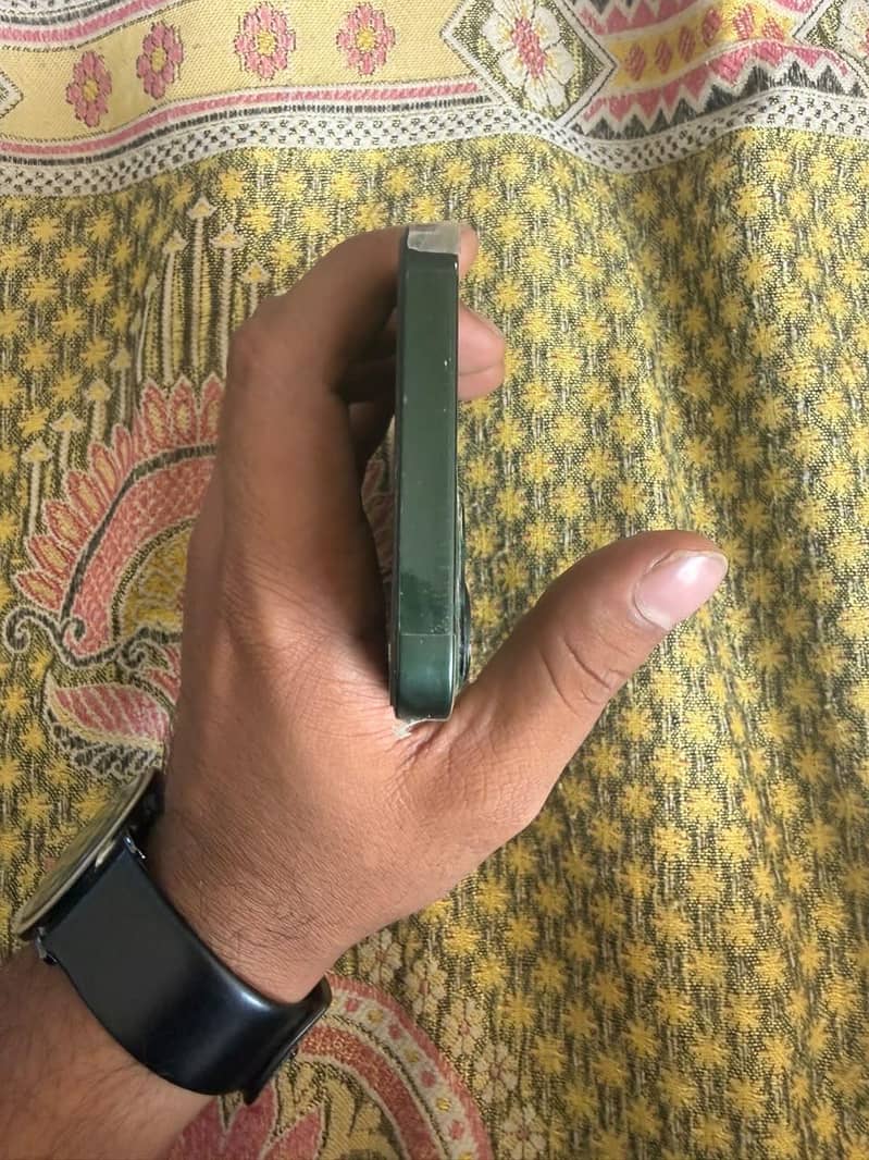 Apple iPhone 13 2