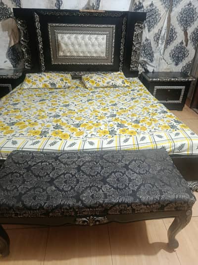 Bed set with centre tables for sale