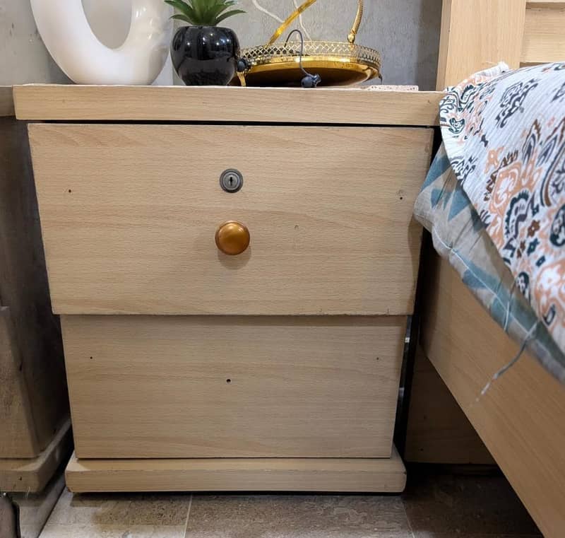 bed two side table wordrob dressing 3