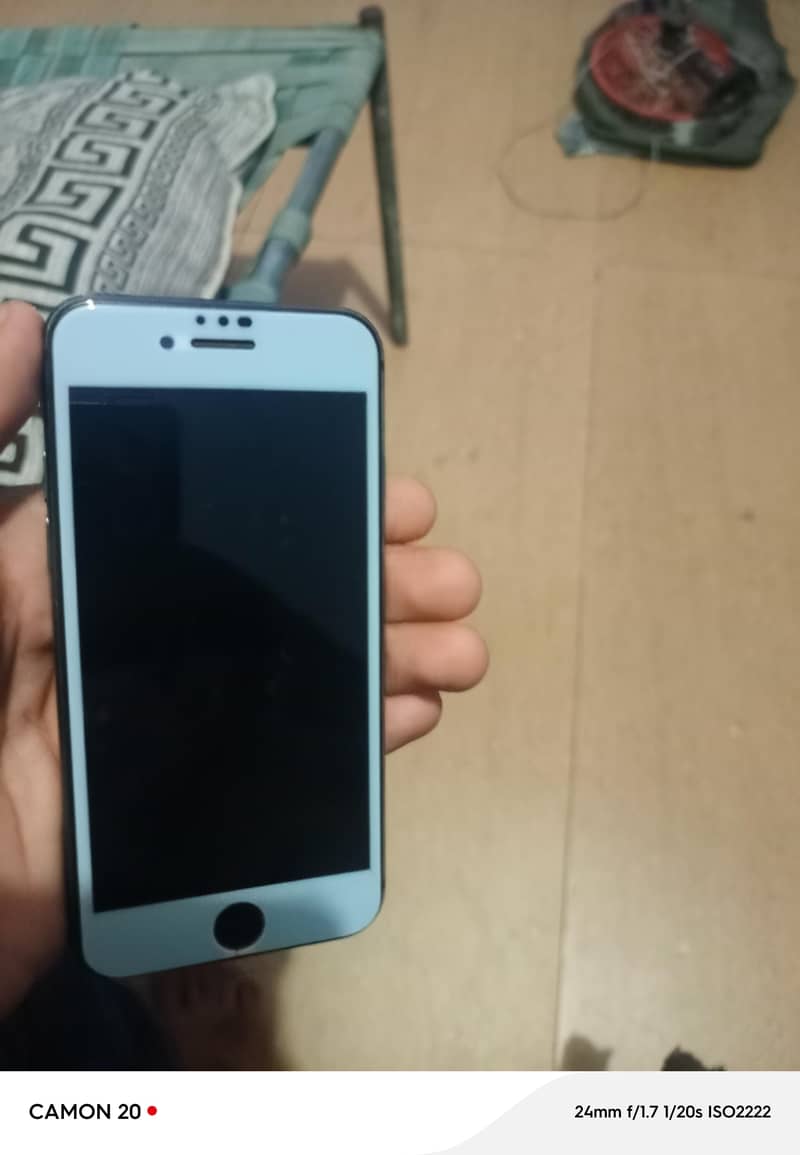 Apple iPhone 8 1