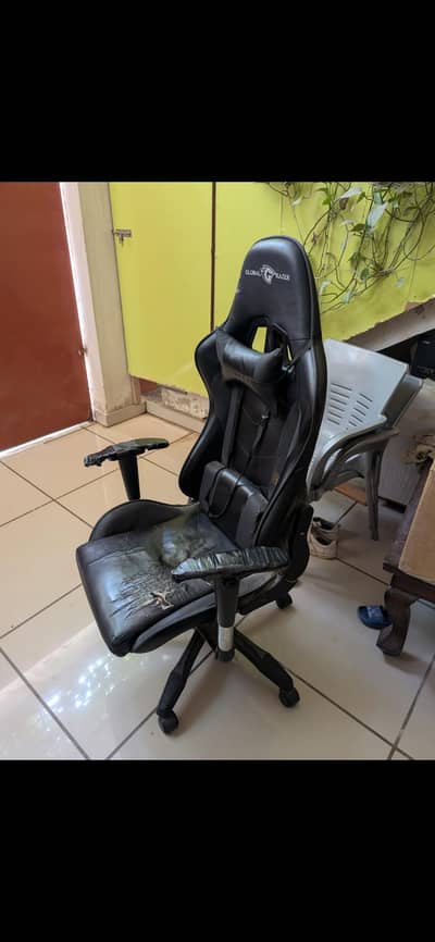 Global Razer Gaming Chair | Adjustable & Reclining | Used