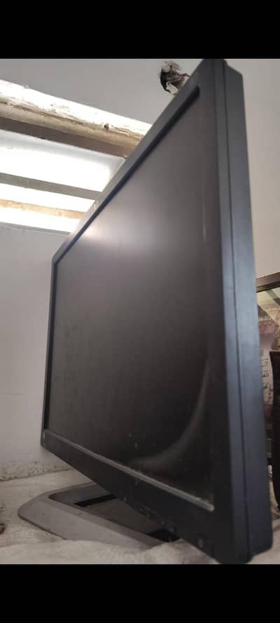 HP L2245