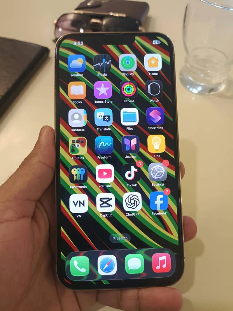 Apple iPhone 13 Pro Max 4
