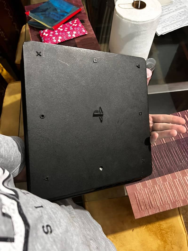 Ps4 slim 4