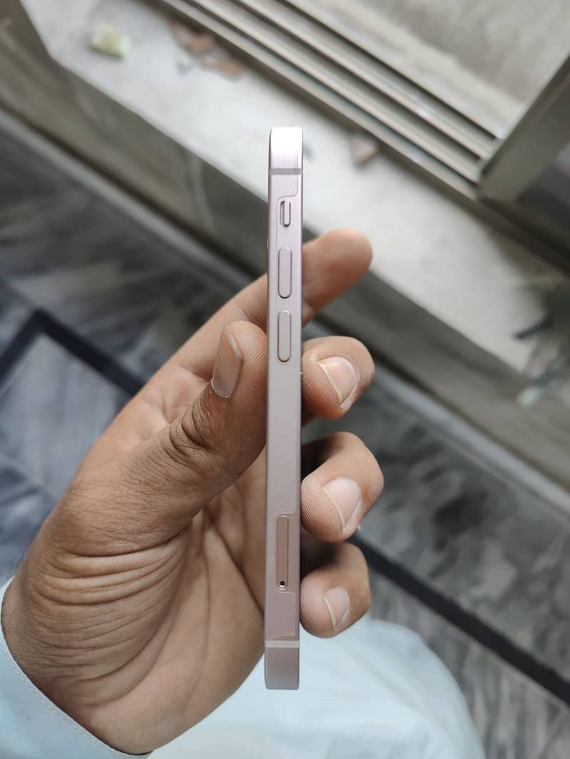 Apple iPhone 13 mini 6