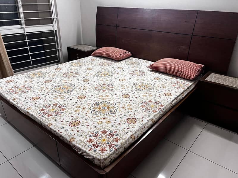 Complete bedroom set with study table 0